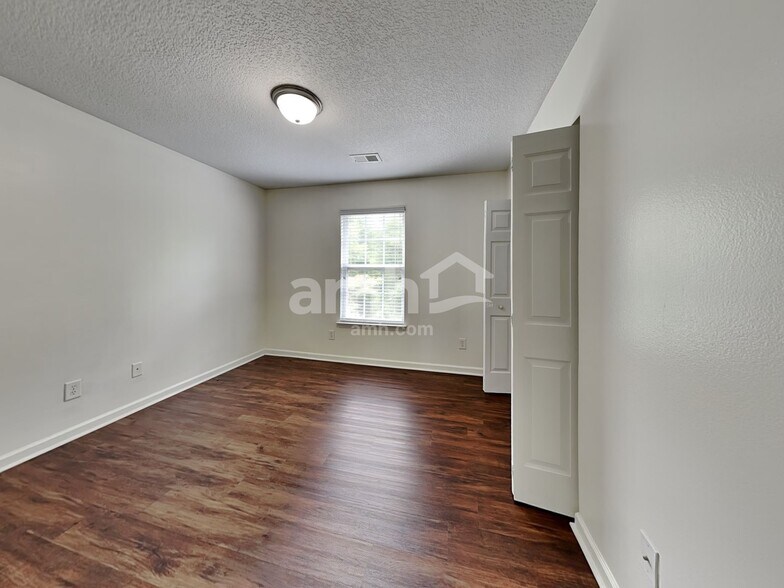 Building Photo - 211 Juniper Leaf Way