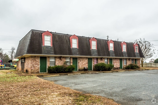 Building Photo - 910 N Reynolds Rd