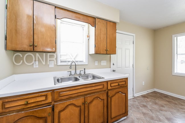 Building Photo - 2841 42nd Ave N