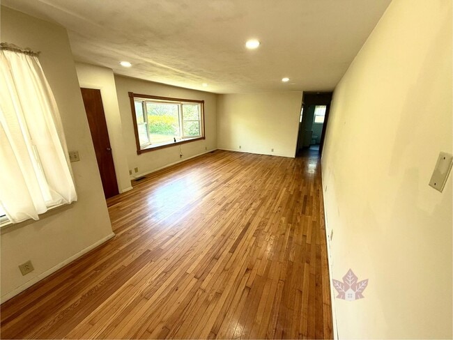 Building Photo - Charming 3-Bedroom Rental, Newly Updated! ...