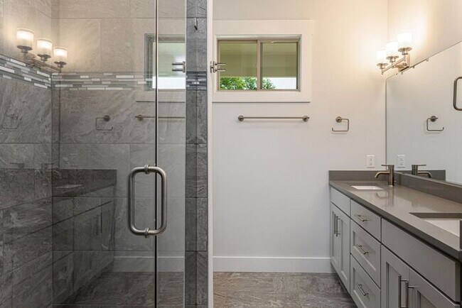 Building Photo - New Construction Rental-Asheville!