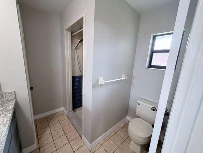 Building Photo - 2139 Parker Rd