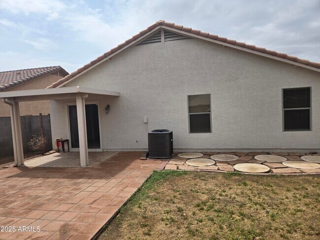 Building Photo - 15736 W Crocus Dr