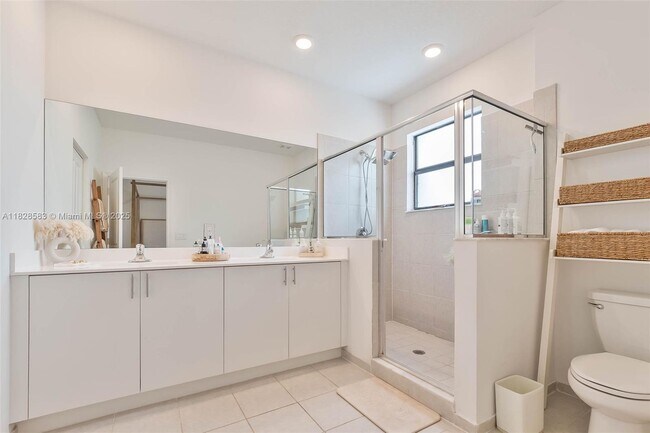 Building Photo - 28568 SW 134th Ave