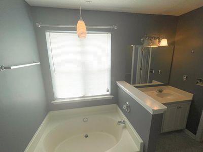 Building Photo - 123 Hawk's Nest Ct