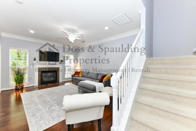 Building Photo - 1421 New Garden Rd