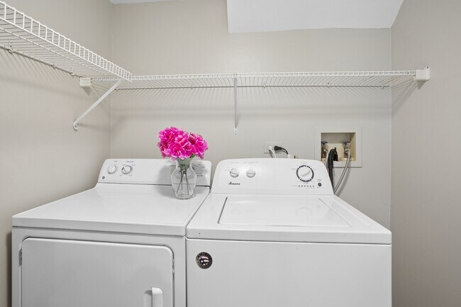 Building Photo - 1917 Windsong Dr