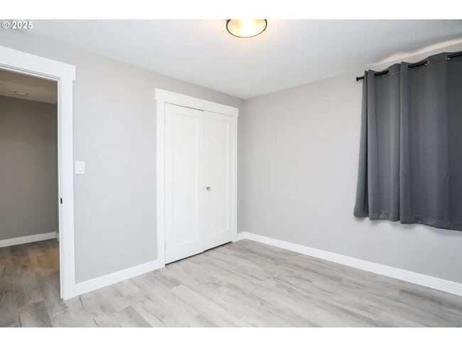 Building Photo - Royal Avenue