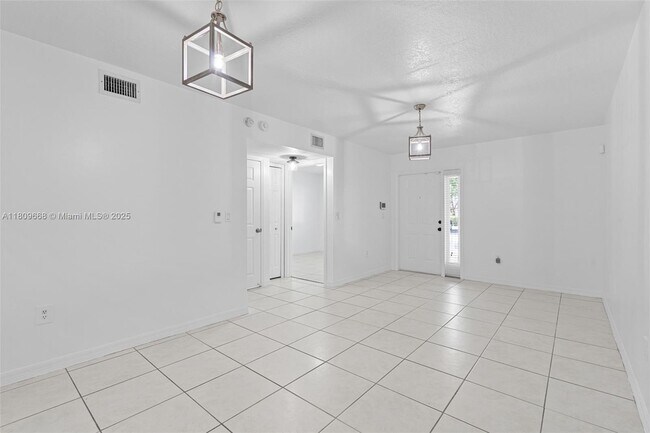 Building Photo - 1261 SE 29th St