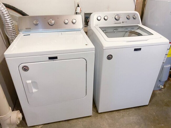 Building Photo - 11423-11425 5 Cedars Rd