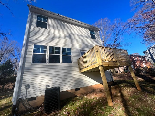 Building Photo - 1064 W Bank St