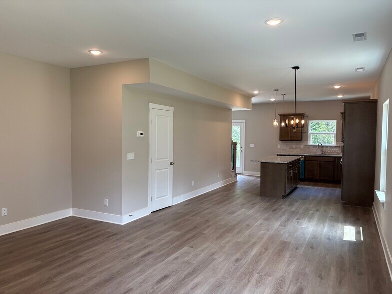 Building Photo - 4662 Heiskell Dr