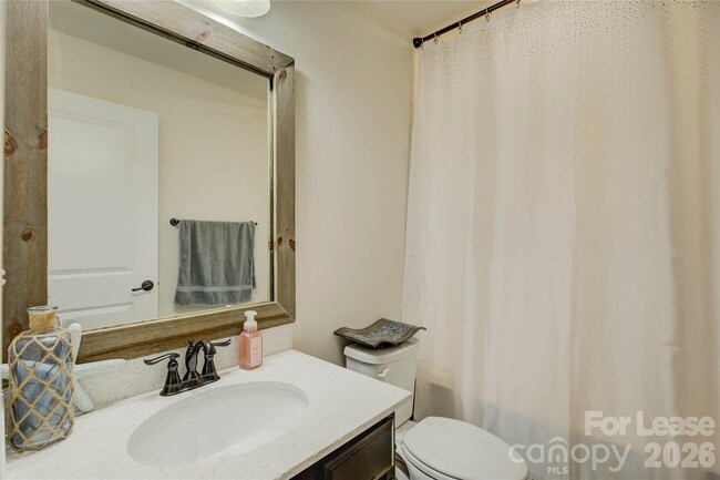 Building Photo - 1731 Evergreen Dr