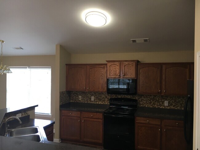 Building Photo - Beautiful 3 bedroom Home! (Updated Pictures Coming Soon)