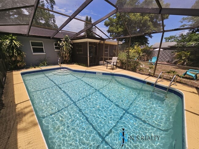 Building Photo - JUST REDUCED... must see beautiful 3/2 1071 Sq. Ft. with a POOL!! Gorgeous updated Kitchen & bath...