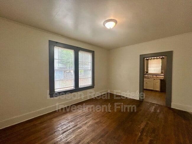 Building Photo - 3022 Lillian St
