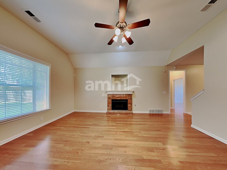 Building Photo - 9619 Morning Shadow Dr