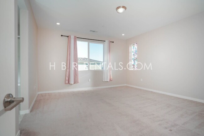 Building Photo - 1038 Osprey Dr