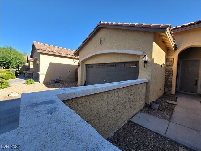 Building Photo - 9338 Wilderness Glen Ave