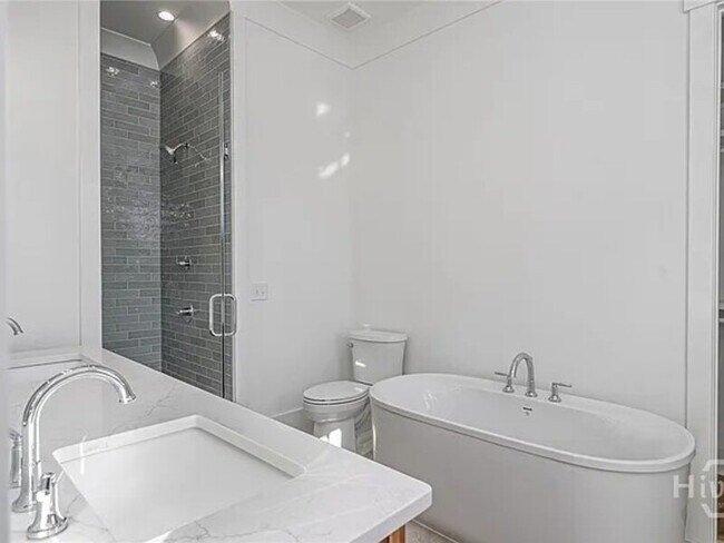 Building Photo - 312 W 38th St