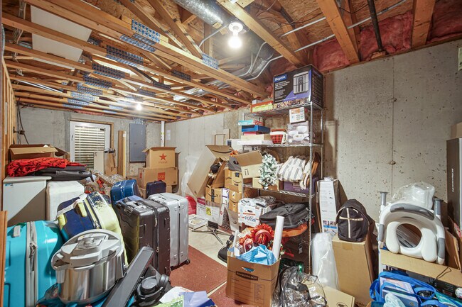Building Photo - 436 W Parkside Dr