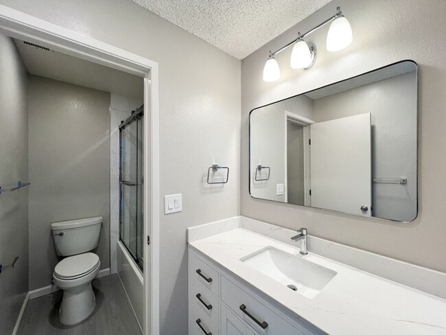 Building Photo - Spacious 2 Bed/2.5 Bath Napa Condo in Peac...