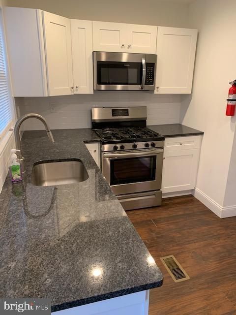 Building Photo - 1442 N Etting St