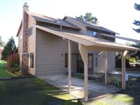 Building Photo - Two Bedroom Townhouse in South Salem