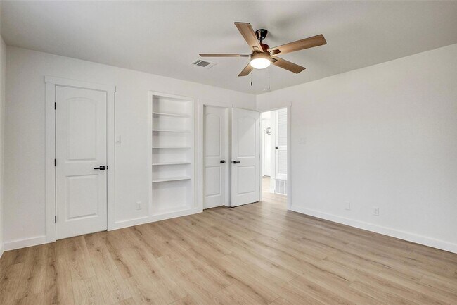 Building Photo - 1402 Valleyridge Cir