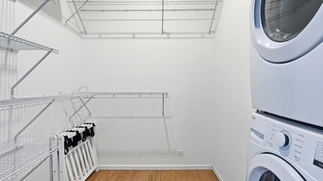 Building Photo - 207 Old Mountain Rd