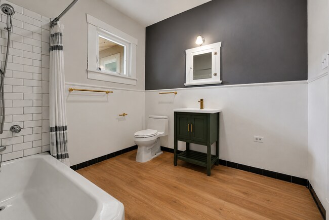 Building Photo - Charming Craftsman Style Home in Tobin Hill!