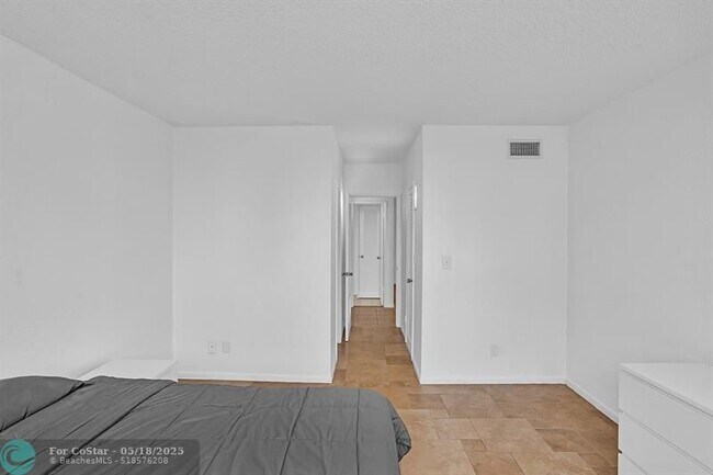 Building Photo - 19390 Collins Ave