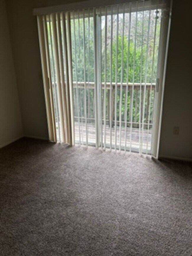 Building Photo - 10559 Chalmer St