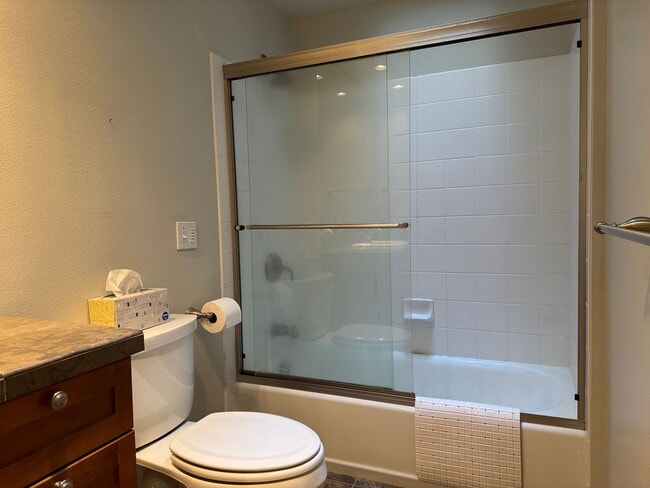 Building Photo - Cozy 5 bedr 3 bath rambler with daylight basement, minutes to Somerset schools