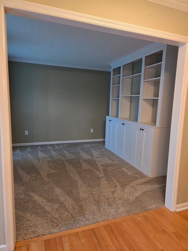 Building Photo - 112 Ramble Cir