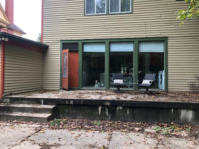 Building Photo - 130 College Ave NE