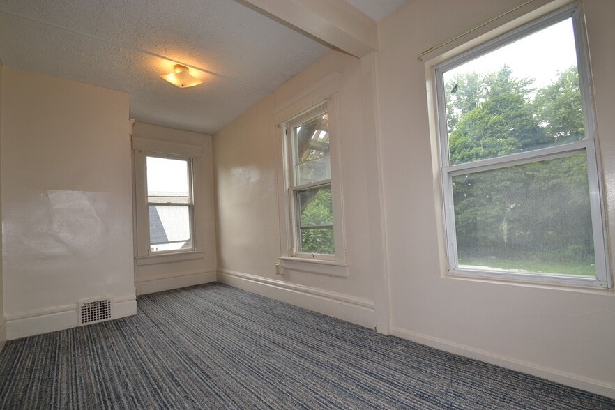 Building Photo - 537 Carroll St