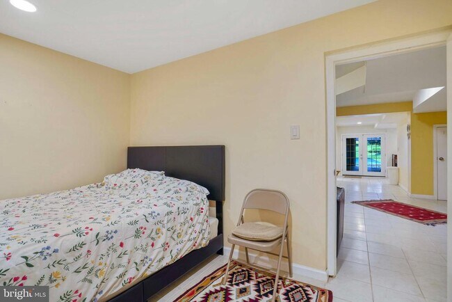 Building Photo - 5135 Summit Dr