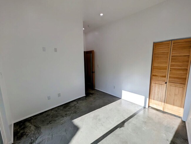 Building Photo - 720 San Pascual Ave