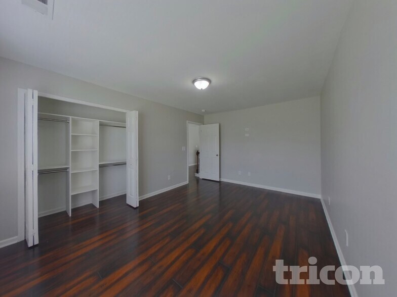 Building Photo - 4715 Abercromby St