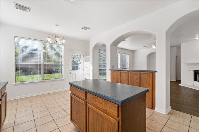 Building Photo - 3326 Lakeway Ln