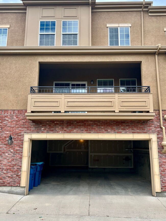 Building Photo - Well Maintained Townhouse in Highlands Ranch