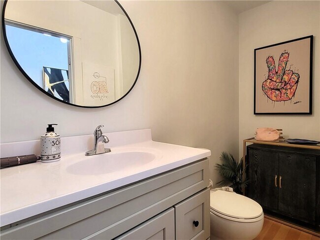 Building Photo - 102-110 Broadway