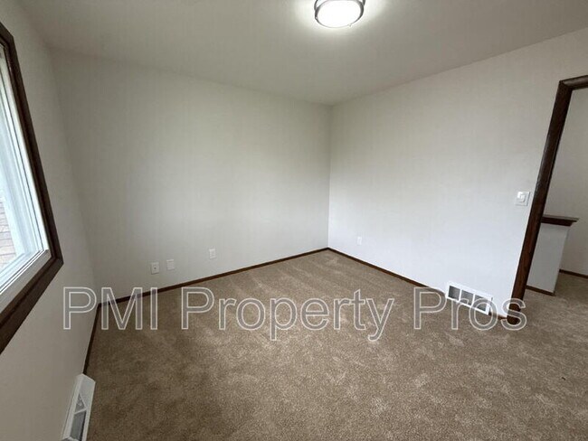 Building Photo - 8150 S 88th St
