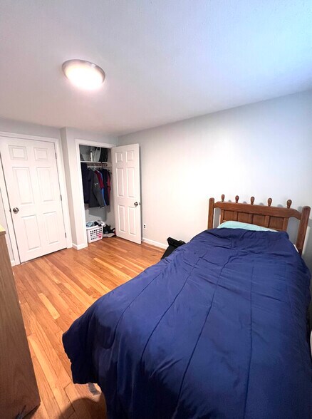 Building Photo - 117 Cowing St