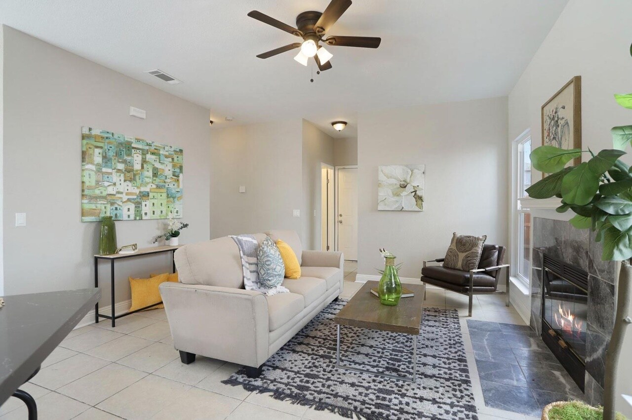 Building Photo - 2056 Middle River Dr