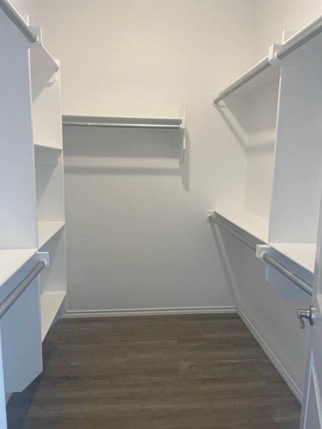 Building Photo - 3 Bedroom Rental Available July 9th in Fre...