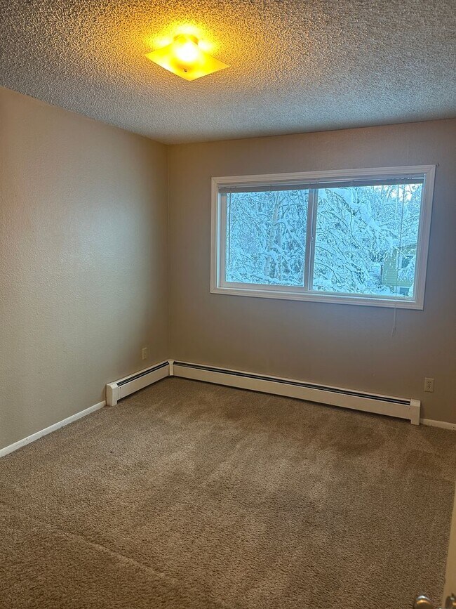 Building Photo - 4943-4945 Vance Dr - SL70/30