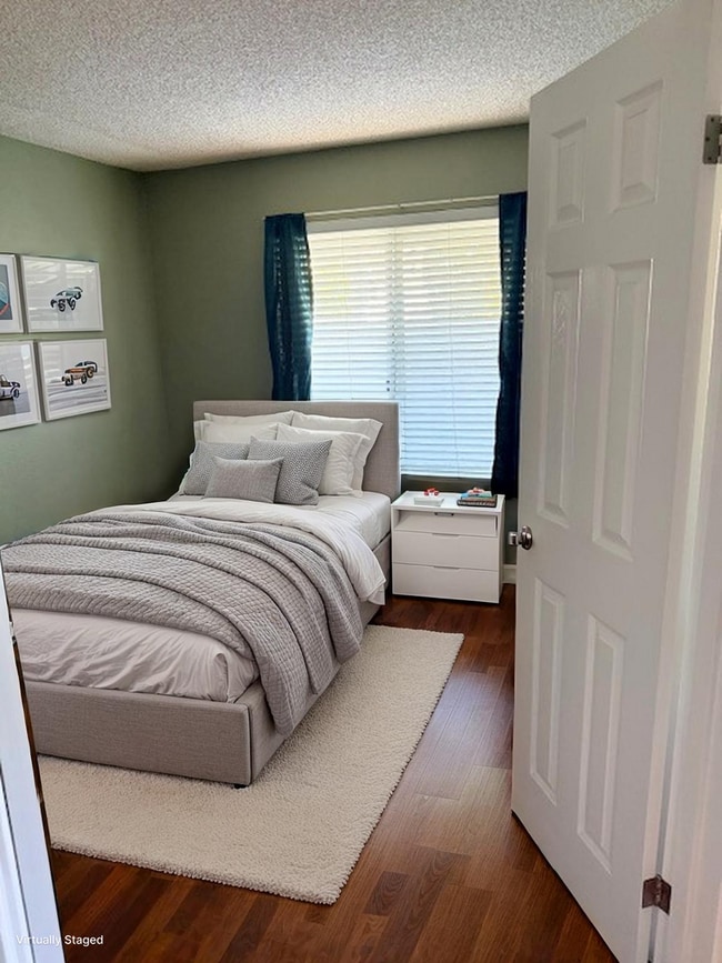 Building Photo - Ground Floor 2bed Condo w/ attached garage
