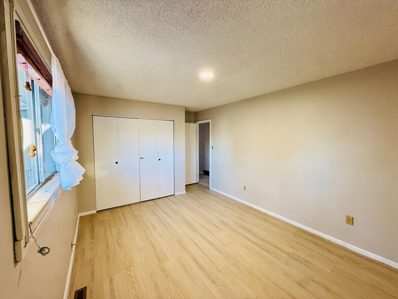 Building Photo - 2509 Royalty Ct
